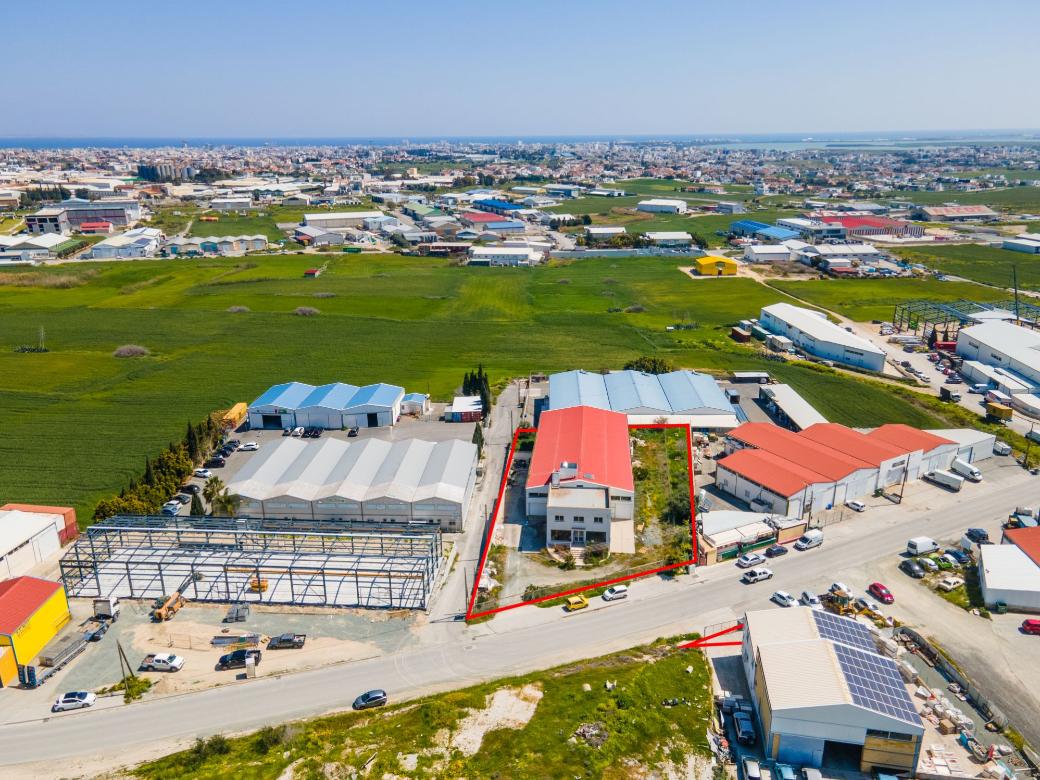 INDUSTRIAL WAREHOUSE AND FIELD IN ARADIPPOU/LARNACA