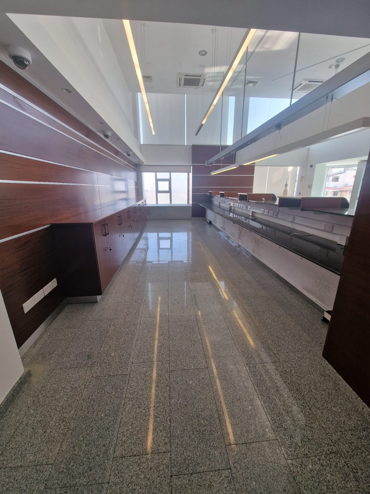 COMMERCIAL BUILDING FOR RENT IN AGIOI ANARGIROI/LARNACA