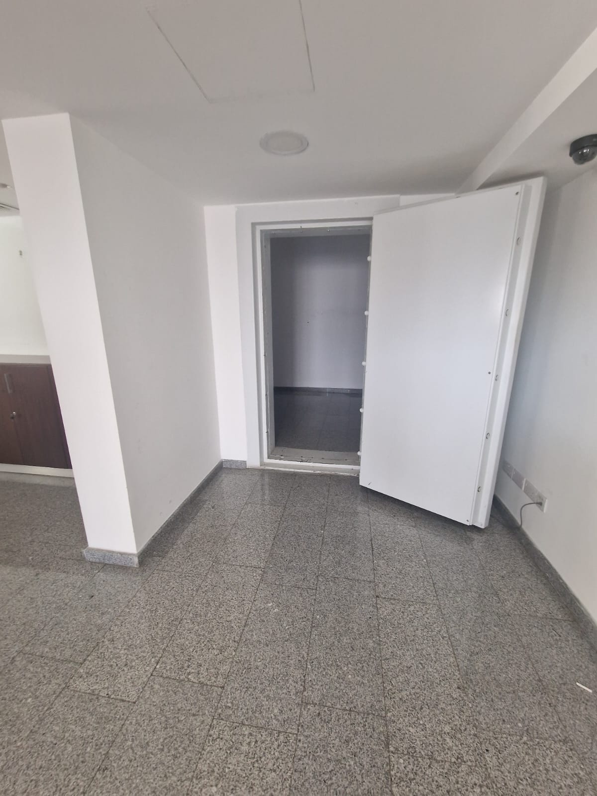 COMMERCIAL BUILDING FOR RENT IN AGIOI ANARGIROI/LARNACA