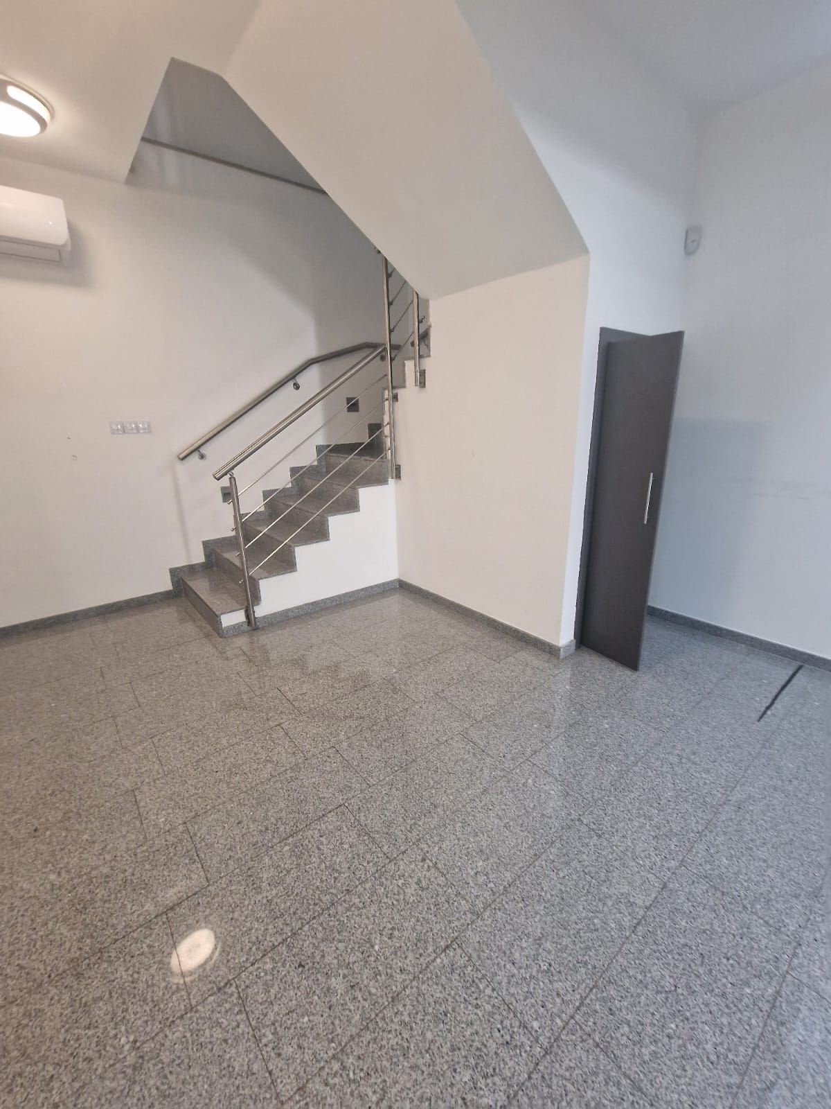 COMMERCIAL BUILDING FOR RENT IN AGIOI ANARGIROI/LARNACA