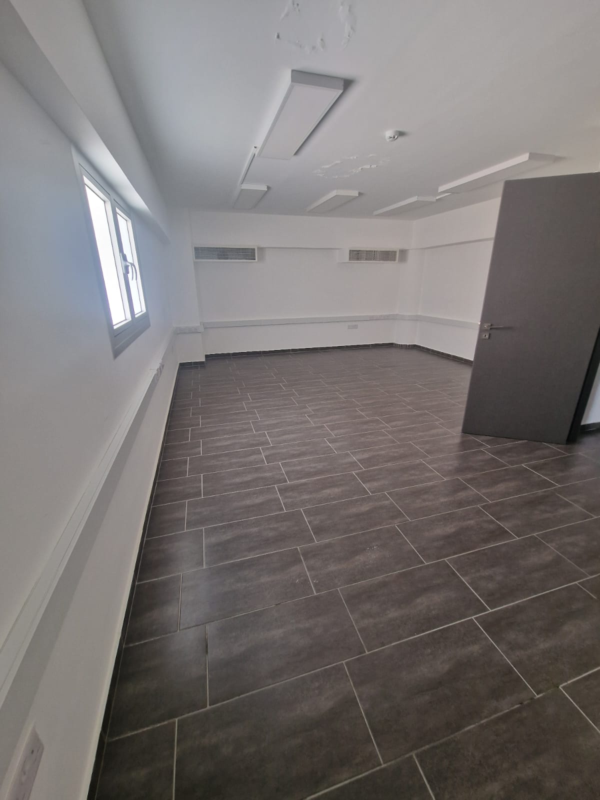 COMMERCIAL BUILDING FOR RENT IN AGIOI ANARGIROI/LARNACA