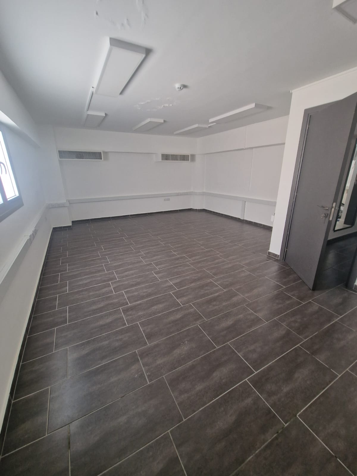 COMMERCIAL BUILDING FOR RENT IN AGIOI ANARGIROI/LARNACA
