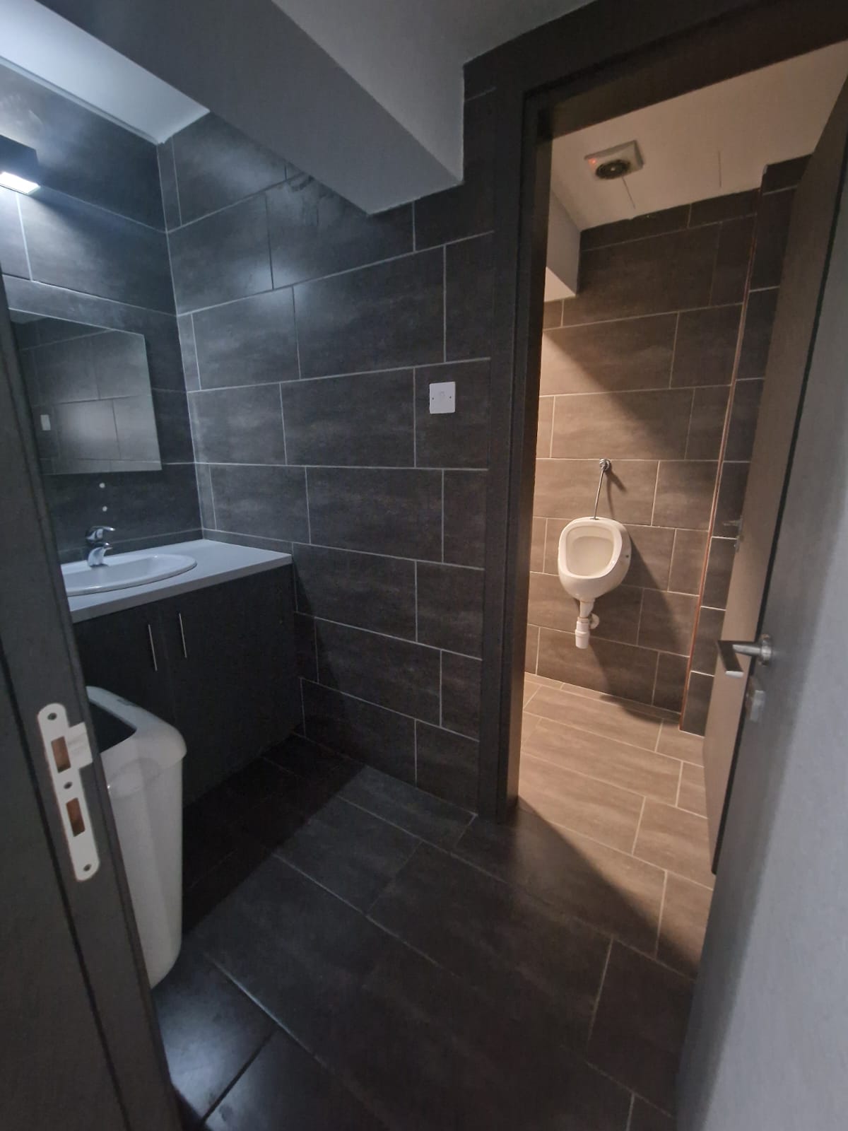 COMMERCIAL BUILDING FOR RENT IN AGIOI ANARGIROI/LARNACA