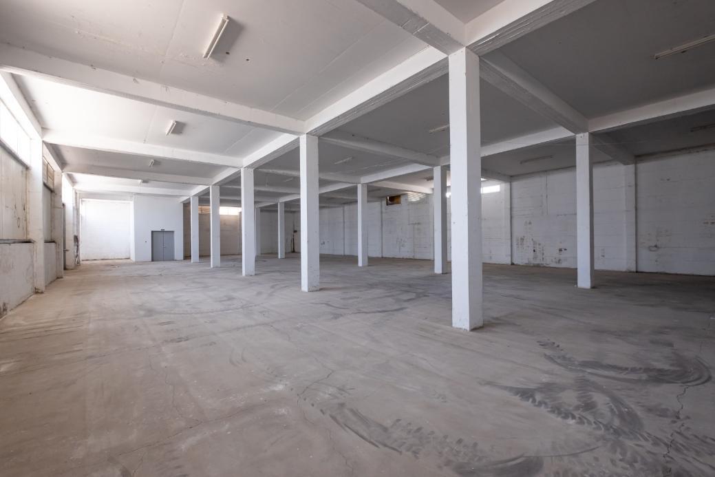WAREHOUSE FOR SALE IN ARADIPPOU/LARNACA