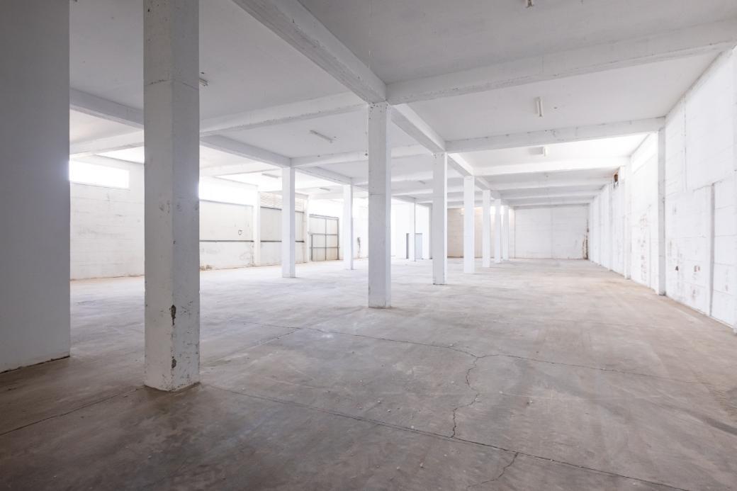 WAREHOUSE FOR SALE IN ARADIPPOU/LARNACA
