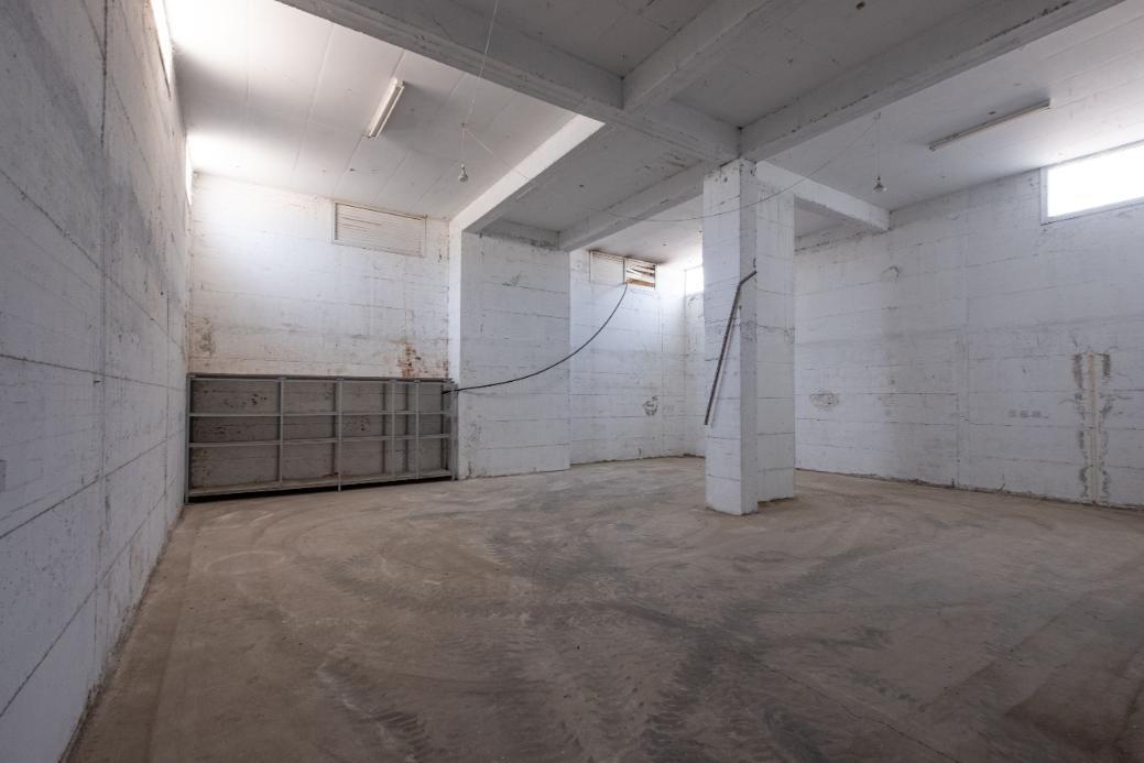 WAREHOUSE FOR SALE IN ARADIPPOU/LARNACA