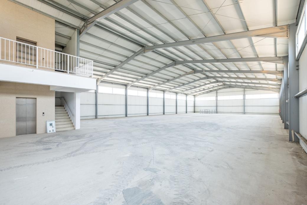 WAREHOUSE FOR SALE IN ARADIPPOU/LARNACA