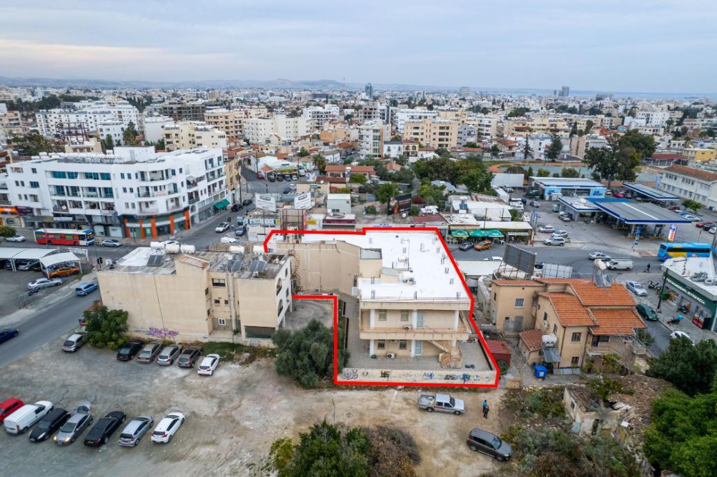 COMMERCIAL BUILDING IN AGIOS NIKOLAOS/LARNACA