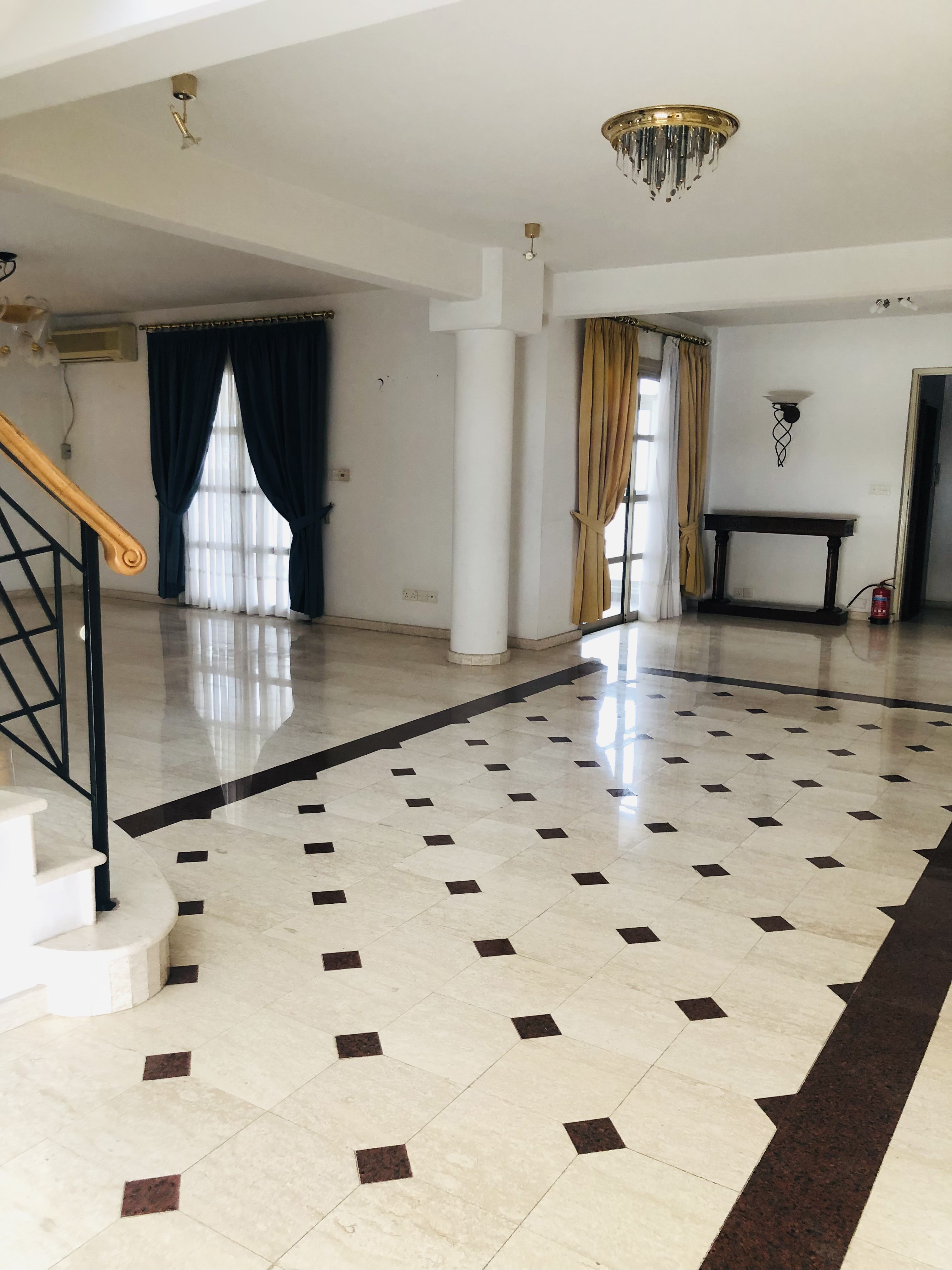 COMMERCIAL BUILDING IN GRIVA DIGENI/LIMASSOL