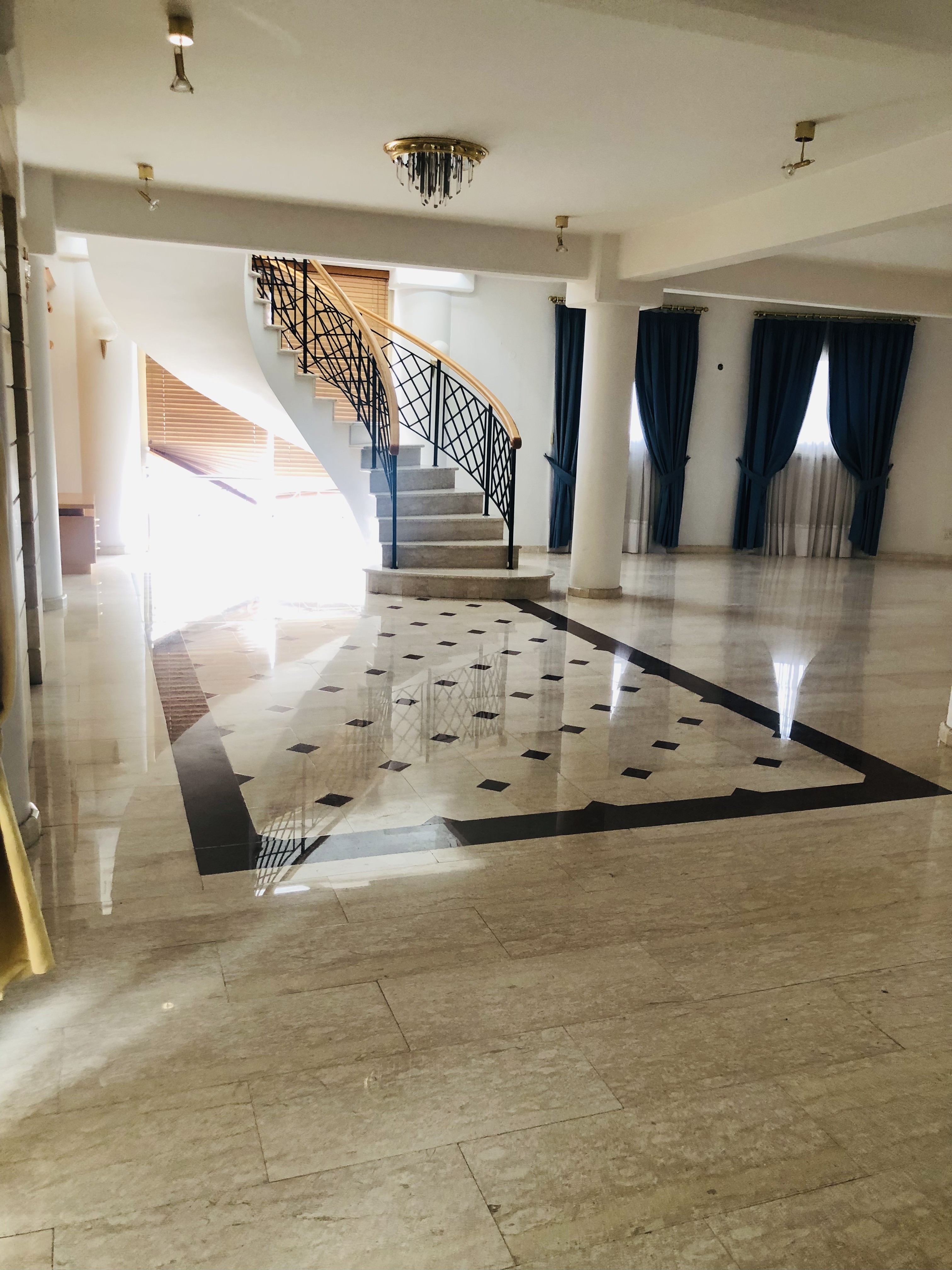 COMMERCIAL BUILDING IN GRIVA DIGENI/LIMASSOL