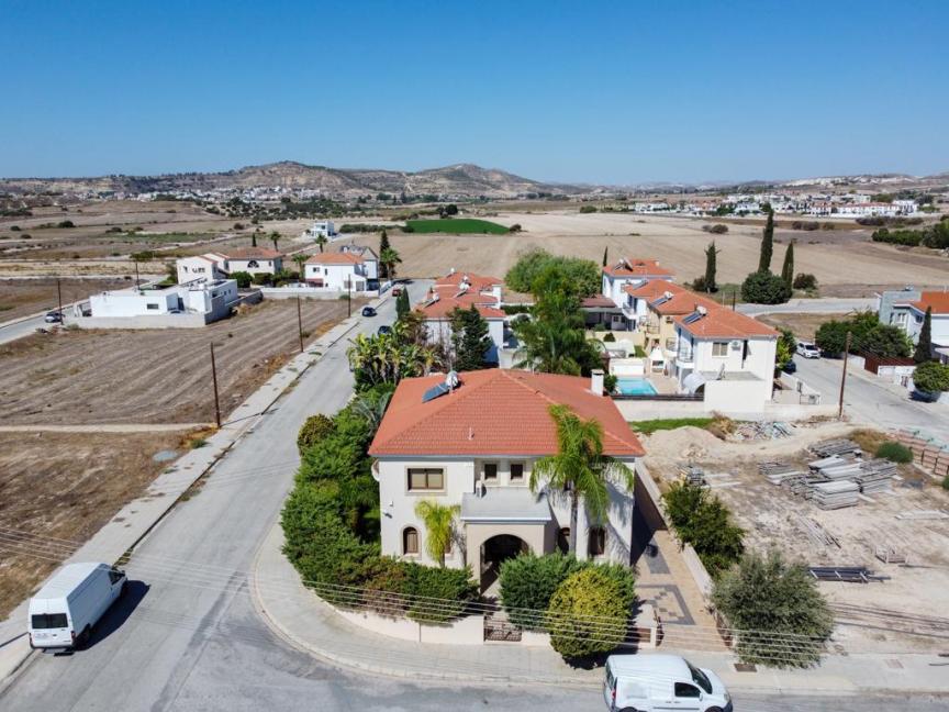 FIVE BEDROOM HOUSE FOR SALE IN PYLA/LARNACA
