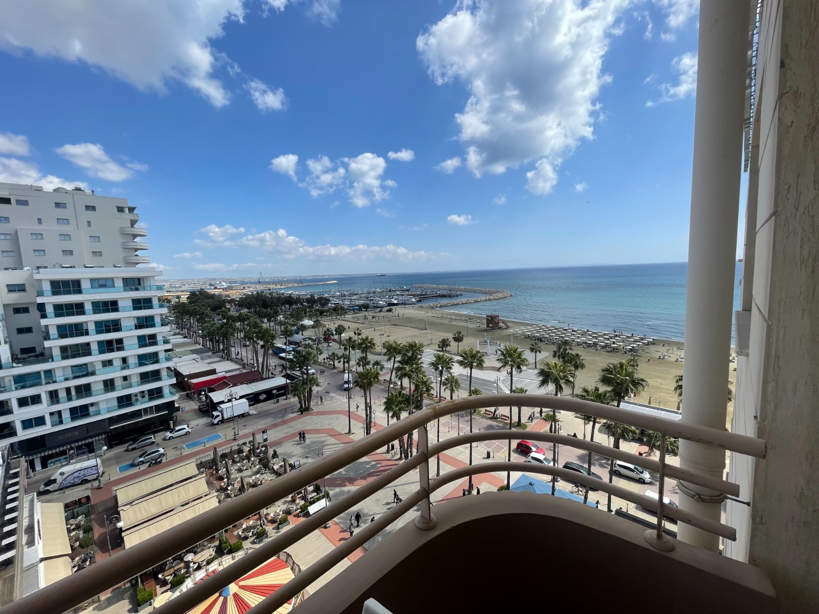SEAFRONT APARTMENT FOR SALE IN FINIKOUDES/LARNACA
