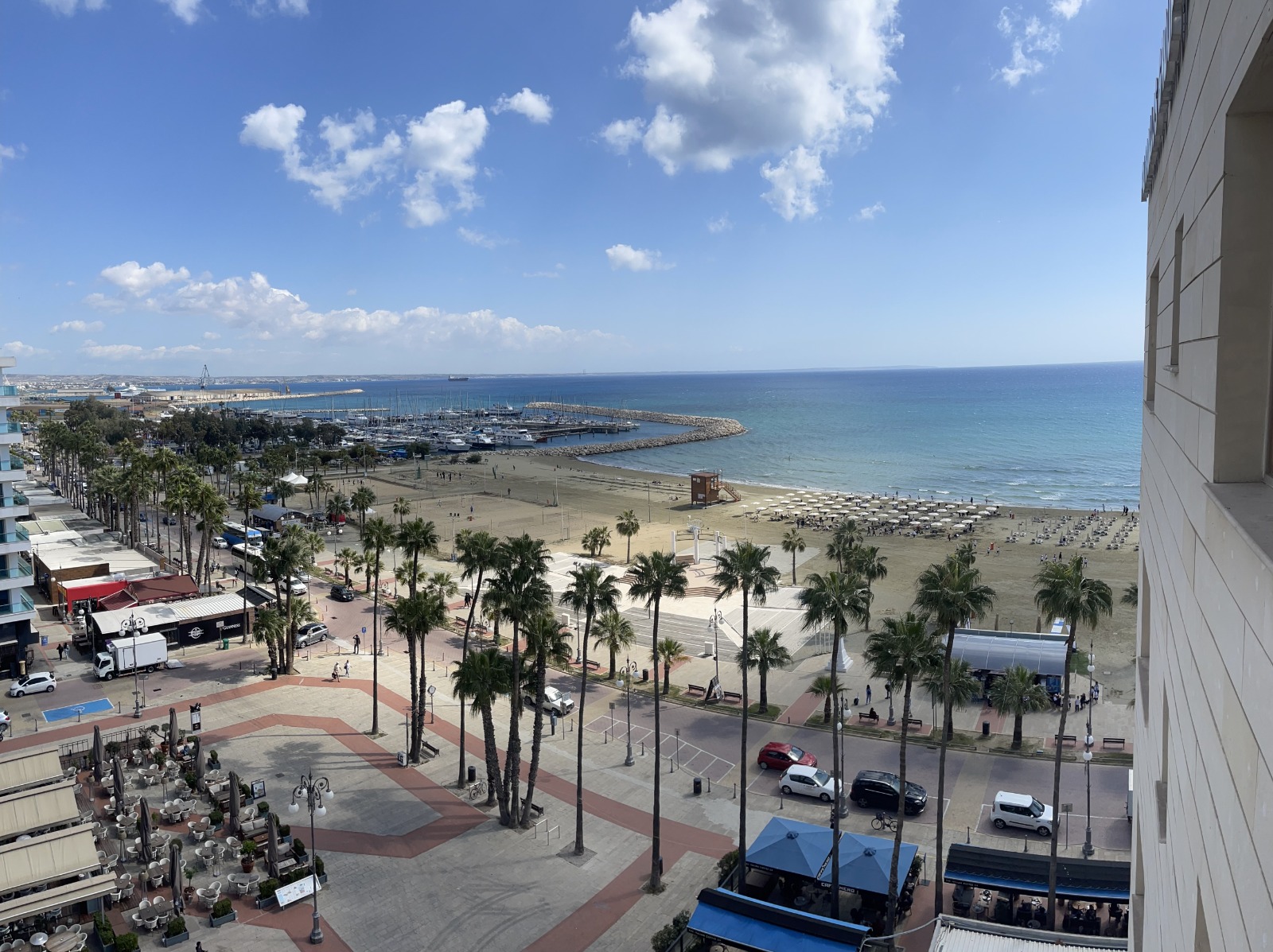 SEAFRONT APARTMENT FOR SALE IN FINIKOUDES/LARNACA