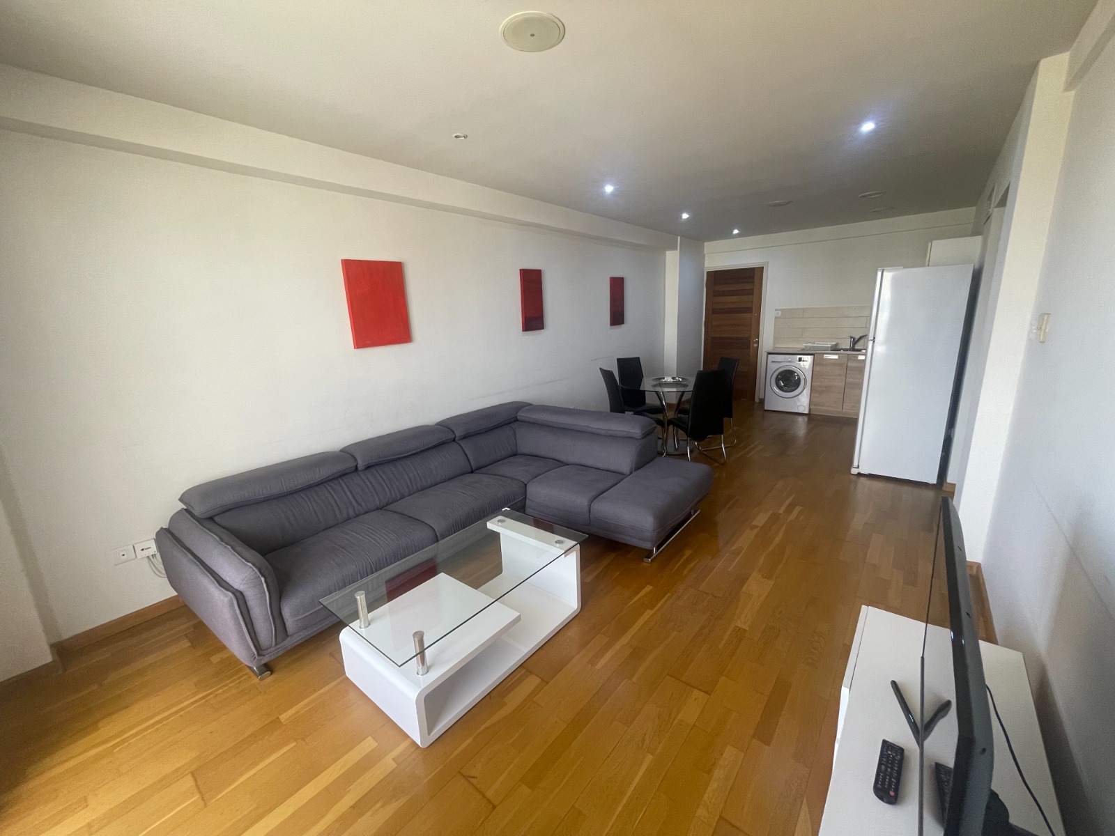 SEAFRONT APARTMENT FOR SALE IN FINIKOUDES/LARNACA
