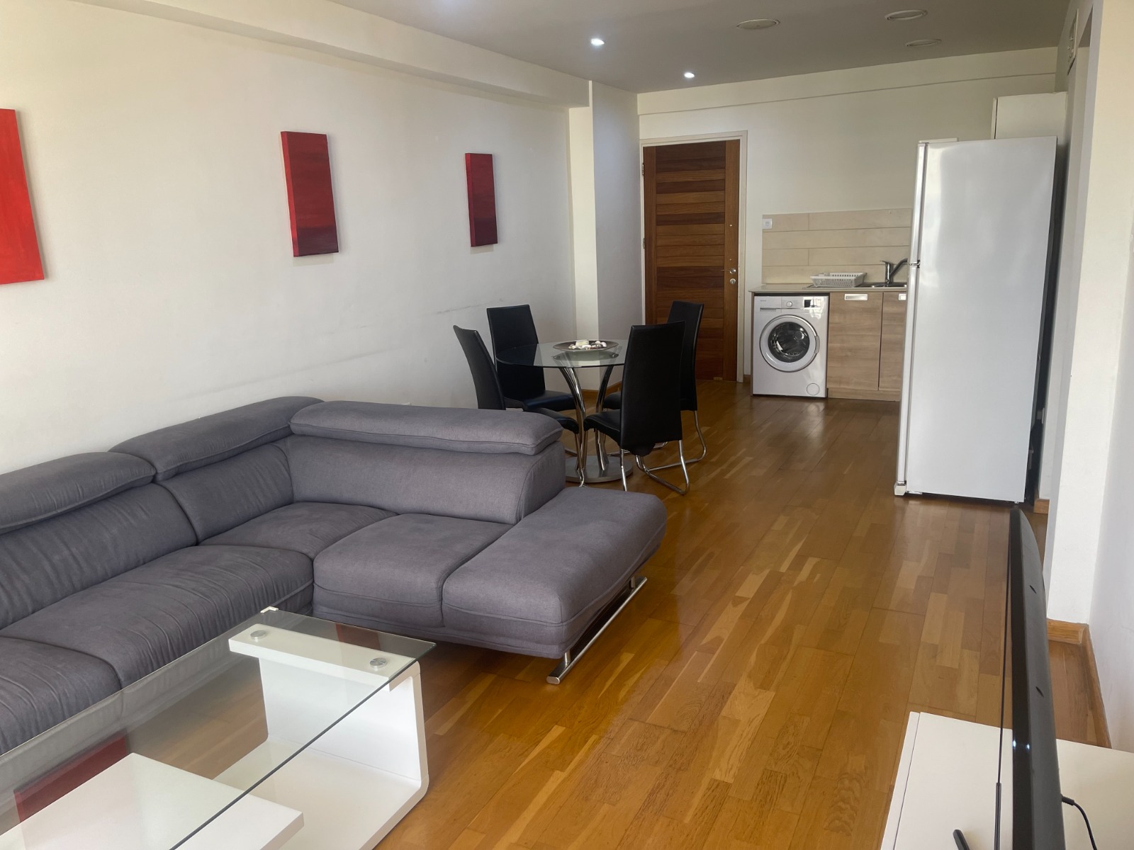 SEAFRONT APARTMENT FOR SALE IN FINIKOUDES/LARNACA