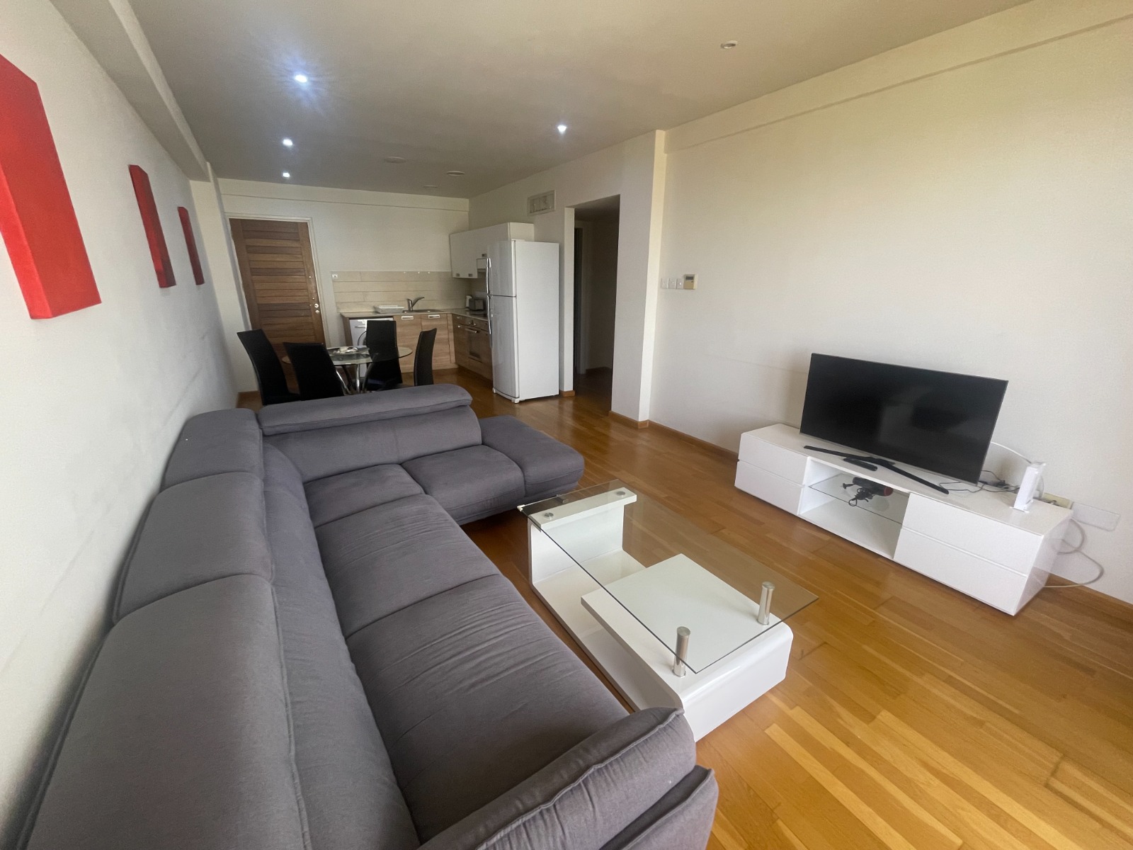 SEAFRONT APARTMENT FOR SALE IN FINIKOUDES/LARNACA