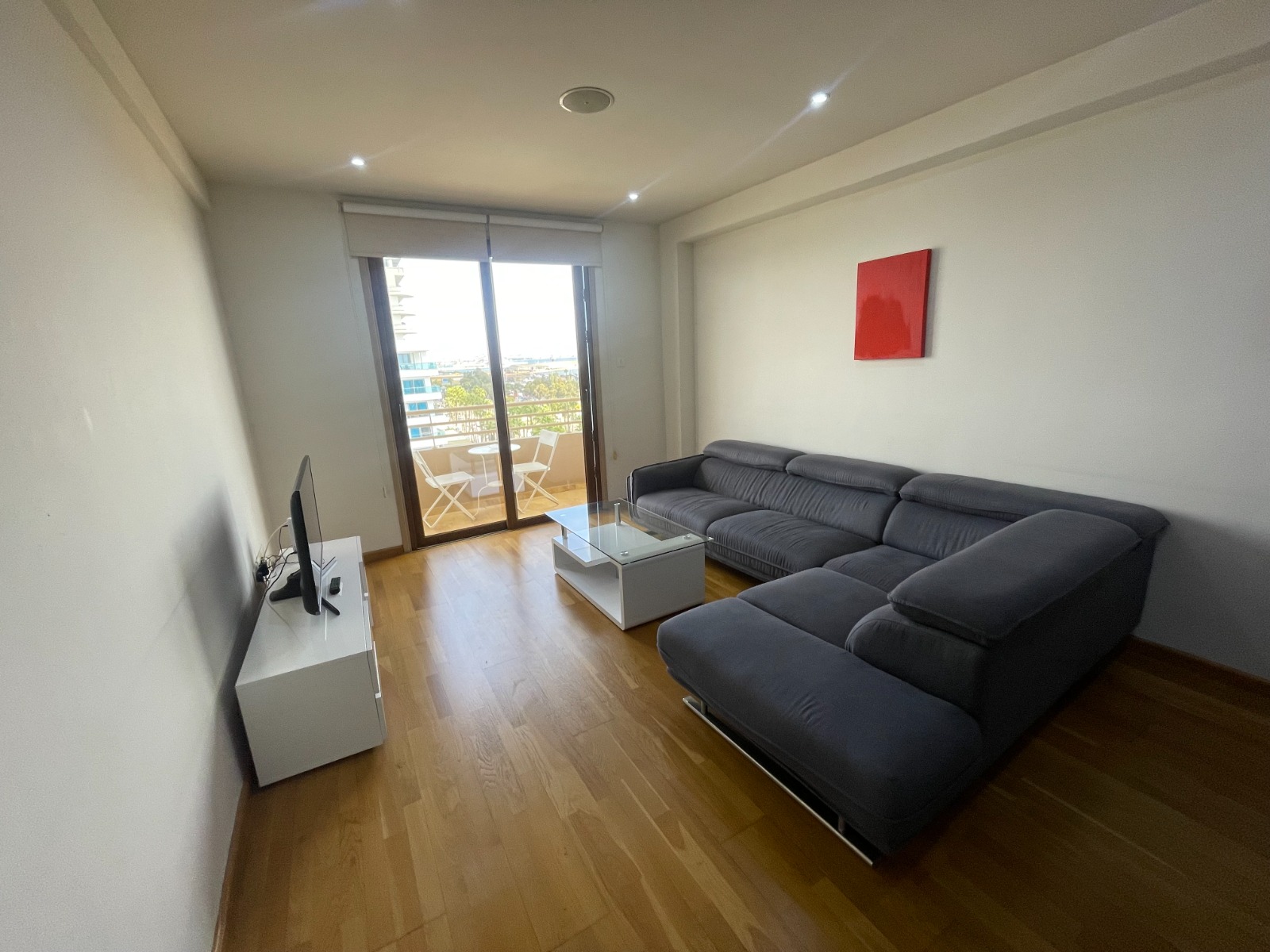 SEAFRONT APARTMENT FOR SALE IN FINIKOUDES/LARNACA
