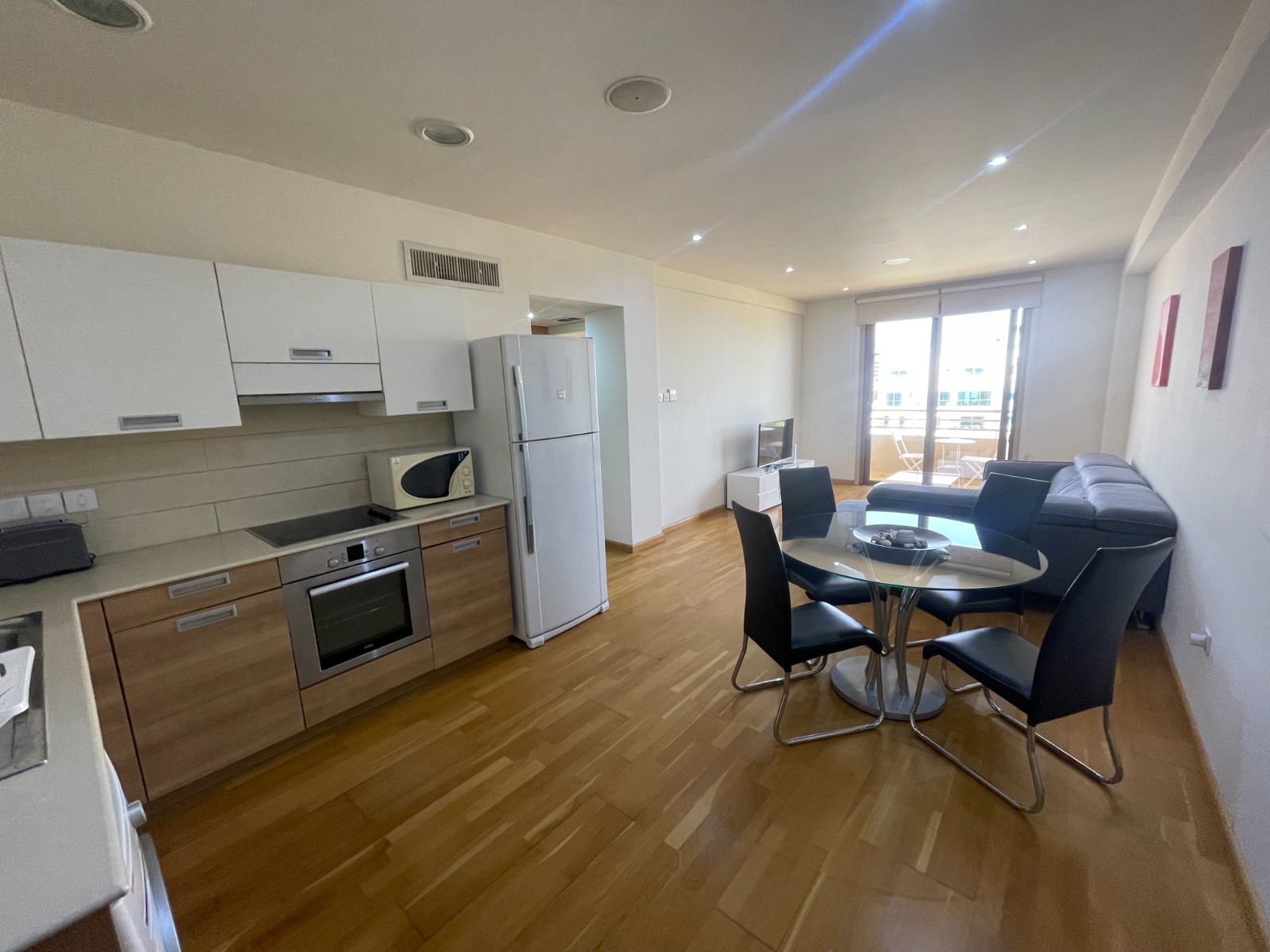 SEAFRONT APARTMENT FOR SALE IN FINIKOUDES/LARNACA