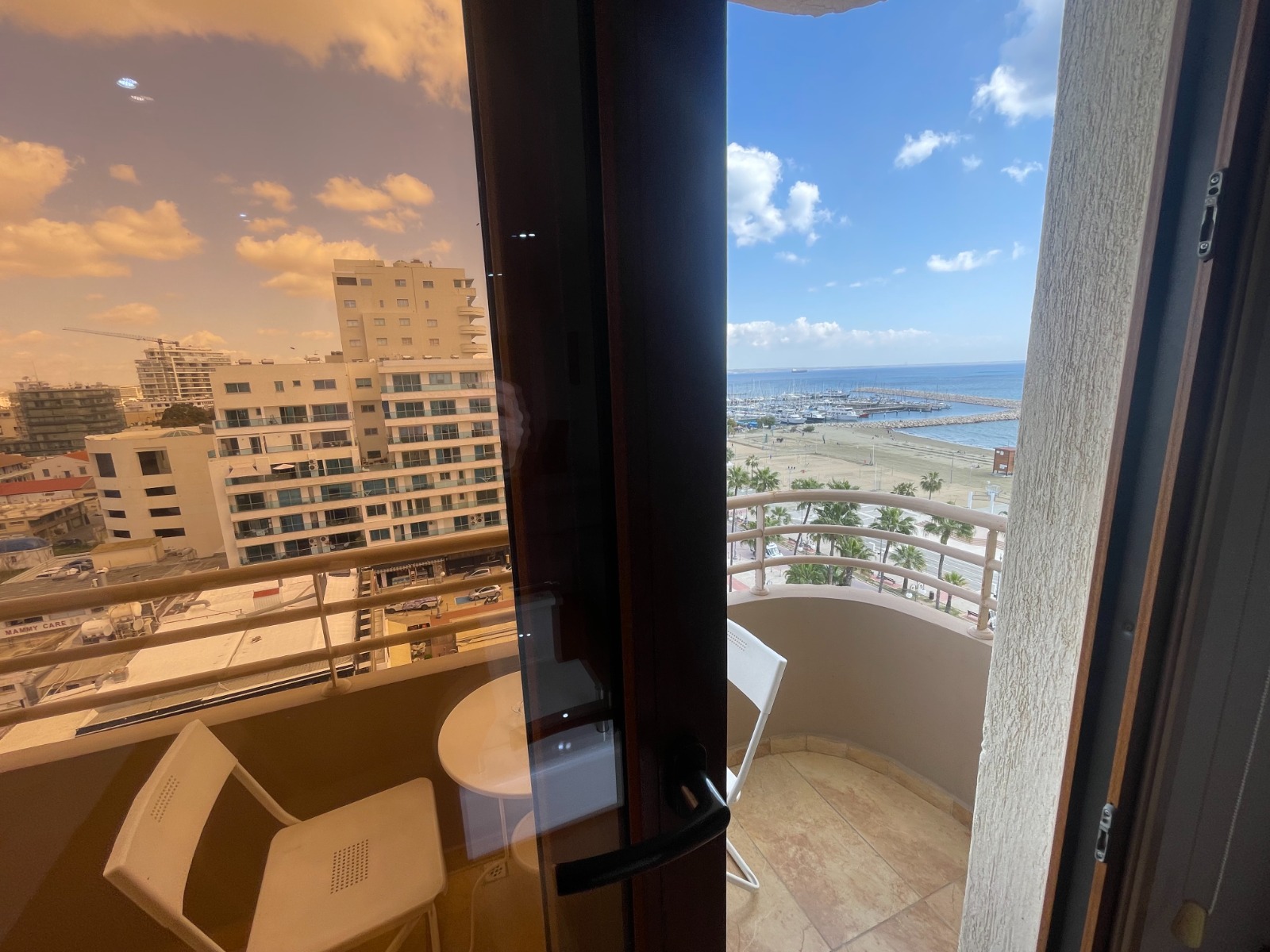 SEAFRONT APARTMENT FOR SALE IN FINIKOUDES/LARNACA