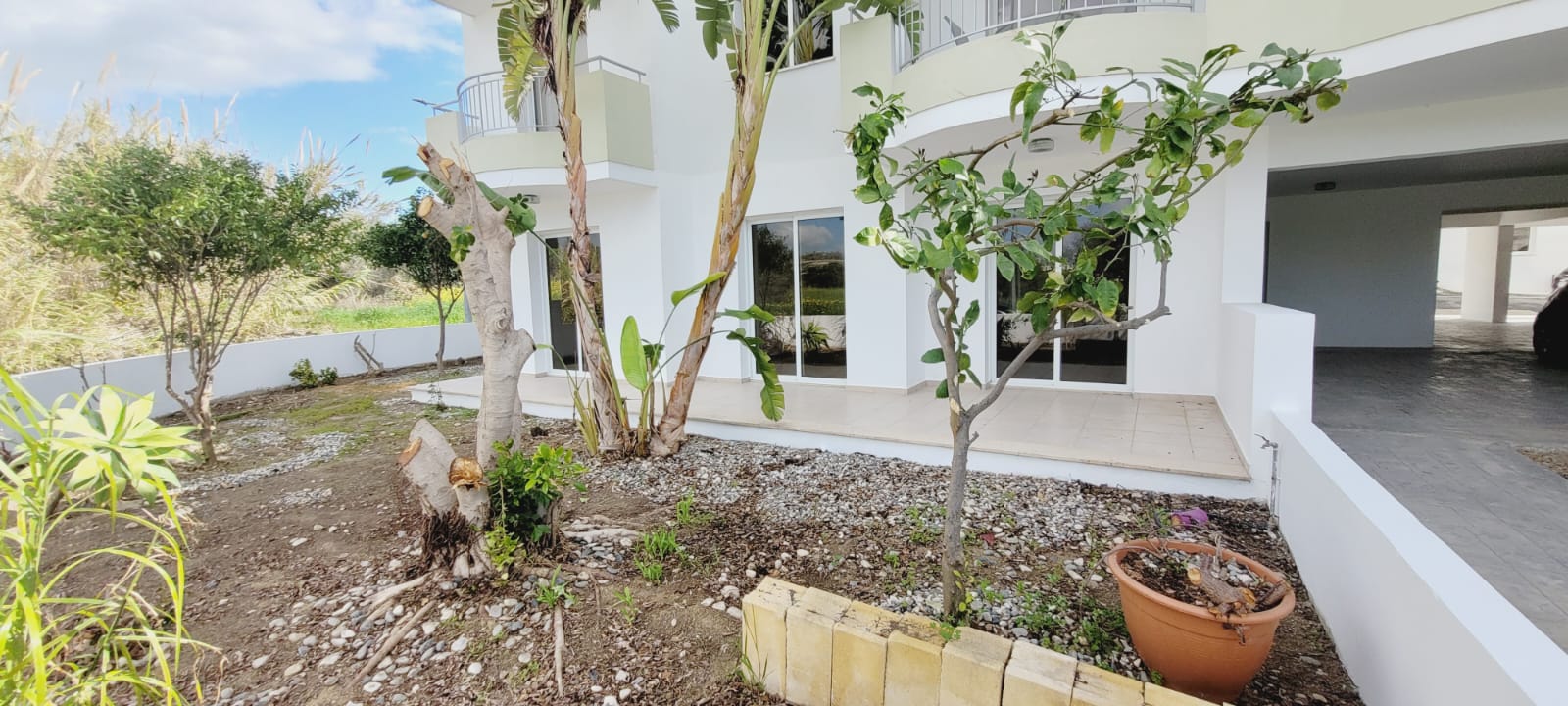 GROUND FLOOR APARTMENT WITH GARDEN