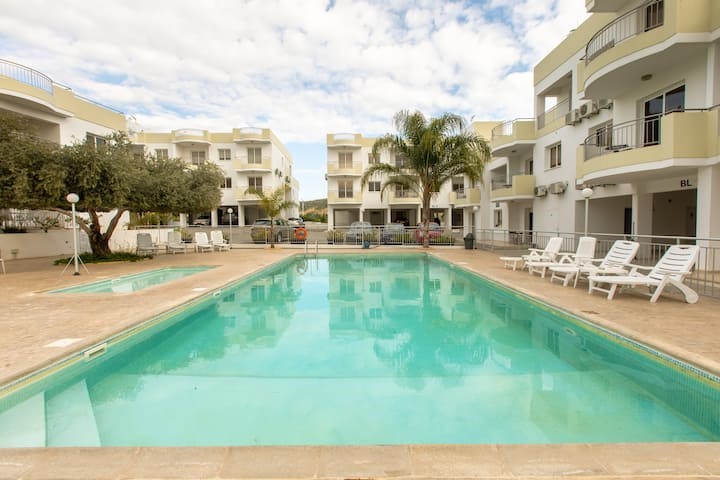 GROUND FLOOR APARTMENT WITH GARDEN