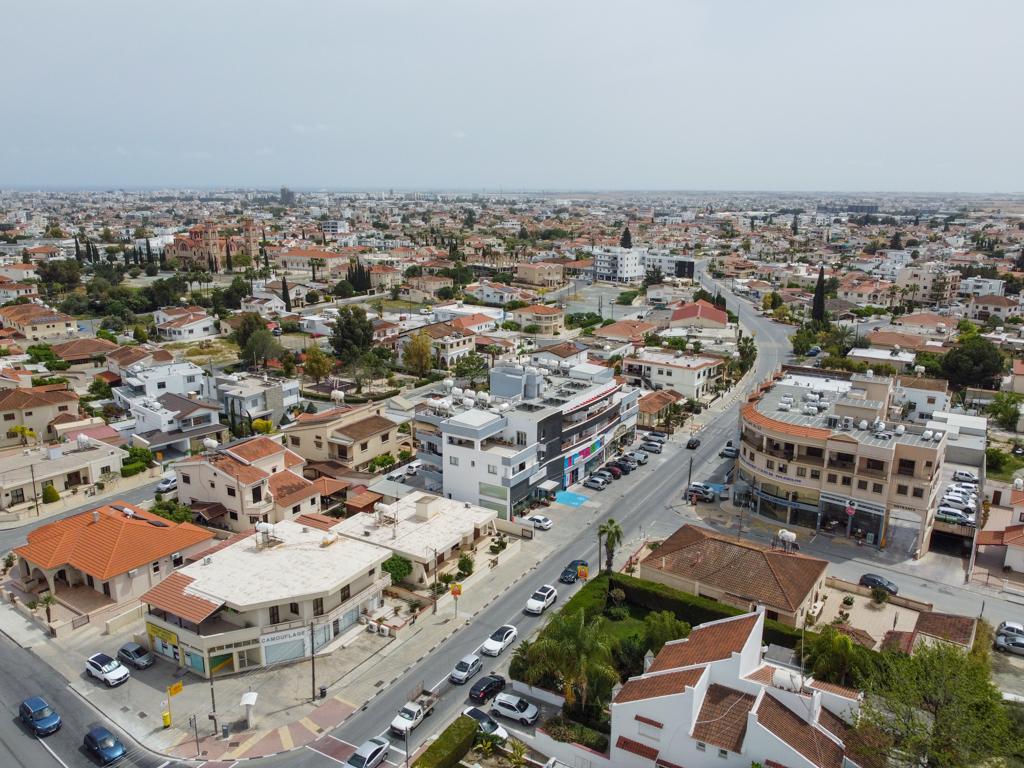 MIXED-USE BUILDING FOR SALE IN ARADIPPOU/LARNACA 