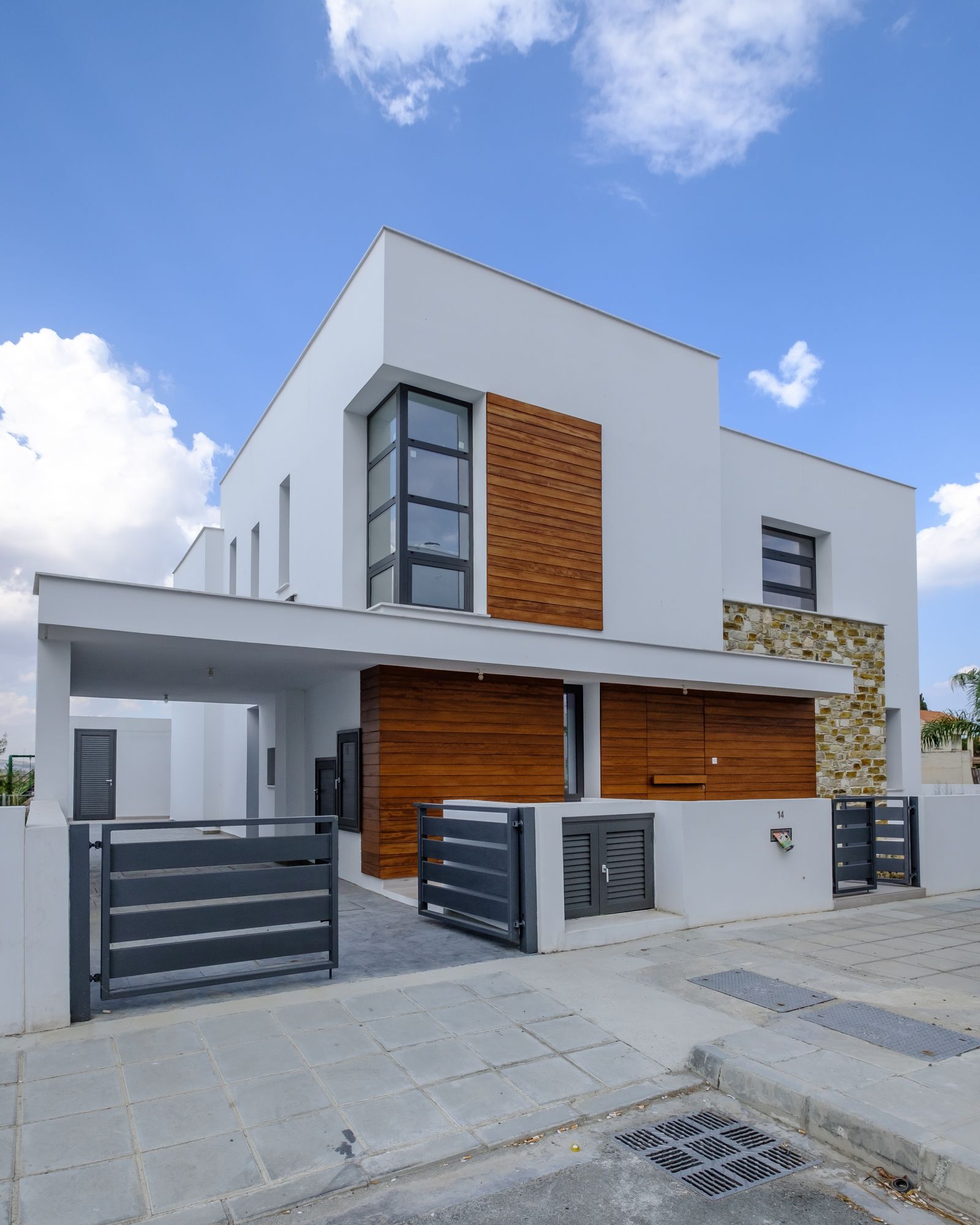 FOUR BEDROOM HOUSE - LARNACA 