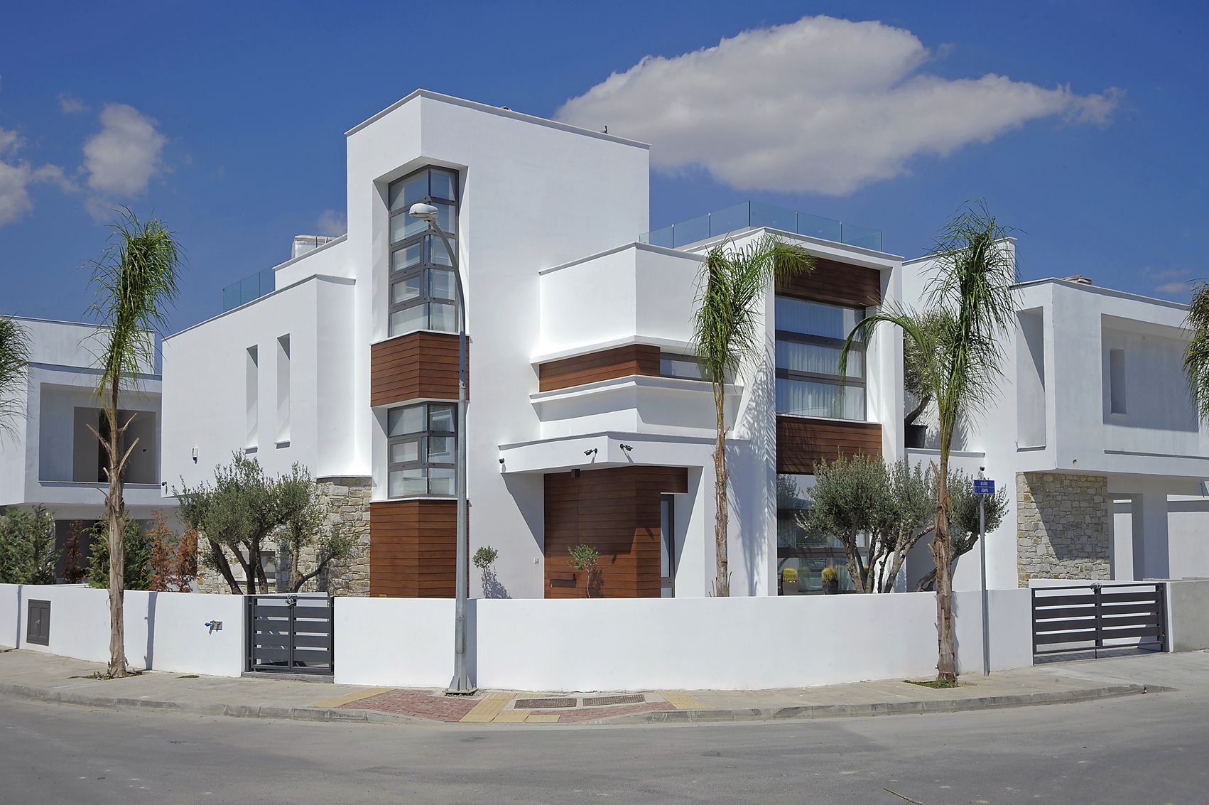 FOUR BEDROOM HOUSE - LARNACA 