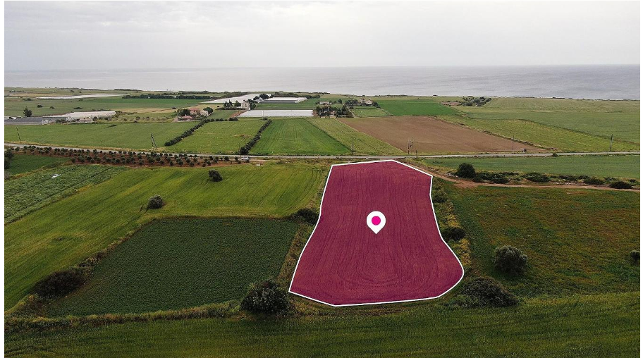 RESEDENTIAL FIELD IN ALAMINOS, LARNACA