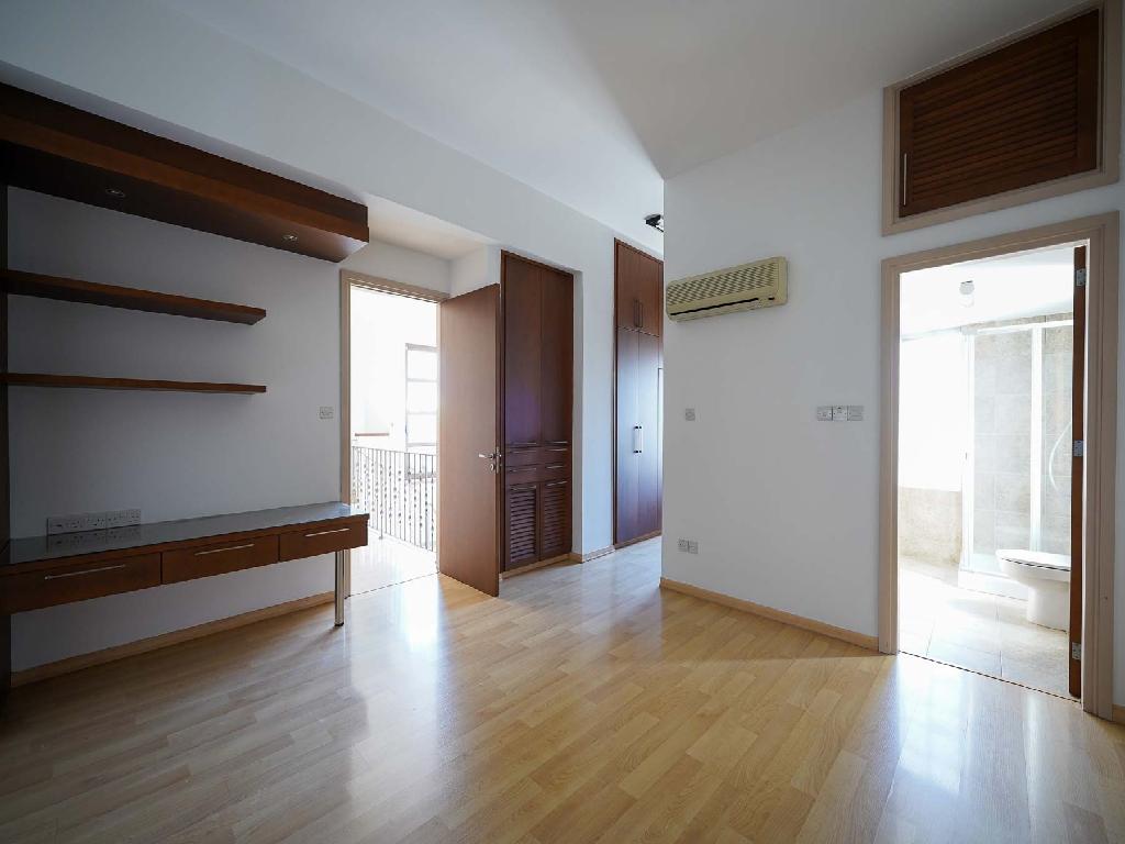 FIVE BEDROOM HOUSE IN EGKOMI-NICOSIA