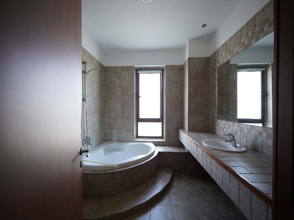 FIVE BEDROOM HOUSE IN EGKOMI-NICOSIA