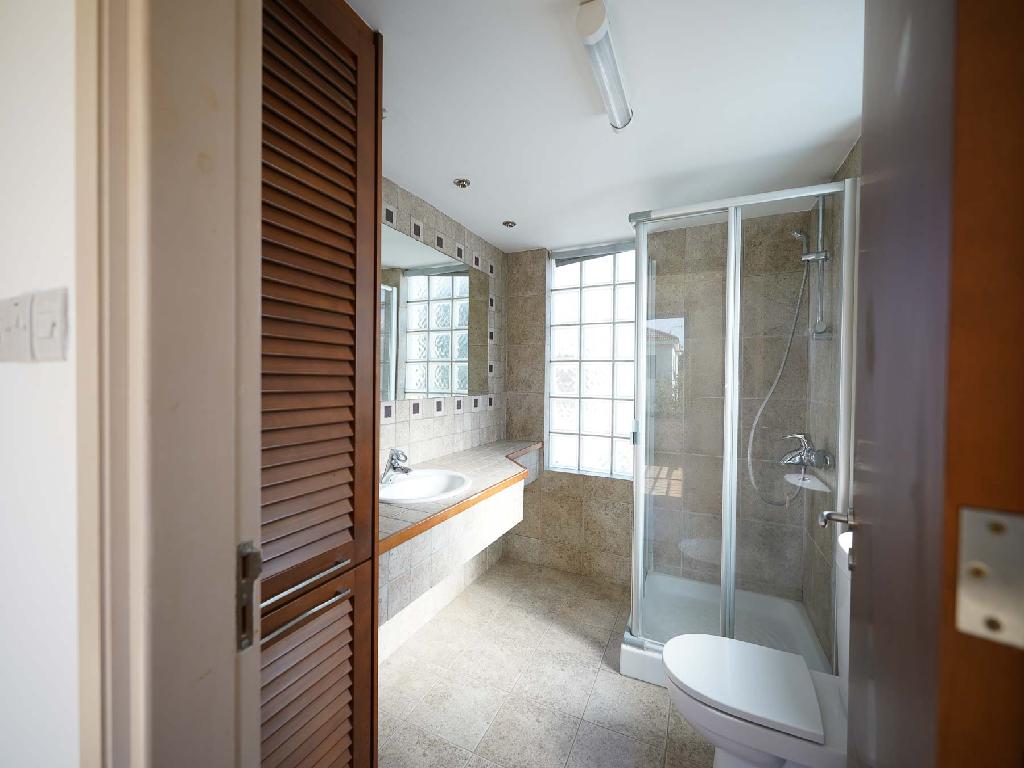 FIVE BEDROOM HOUSE IN EGKOMI-NICOSIA
