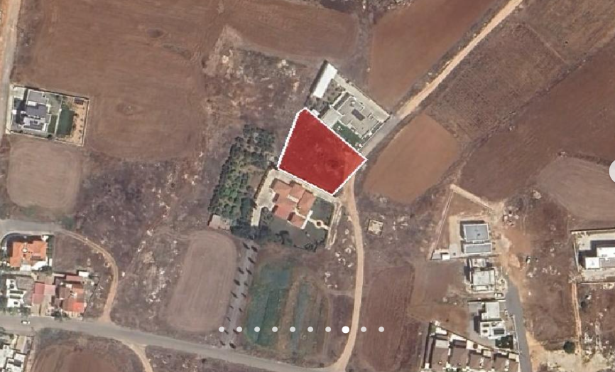 RESIDENTIAL FIELD IN PARALIMNI 