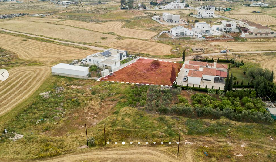 RESIDENTIAL FIELD IN PARALIMNI 