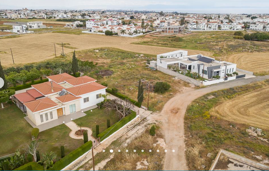 RESIDENTIAL FIELD IN PARALIMNI 