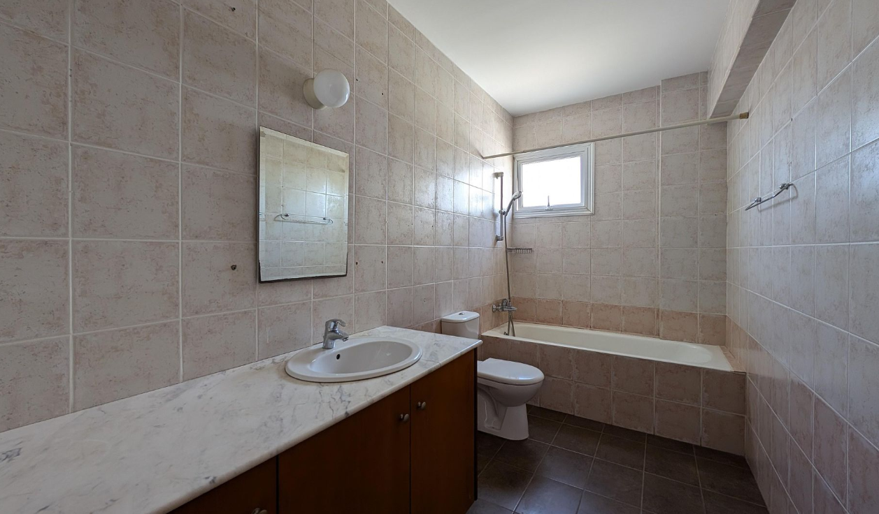 THREE(3) BEDROOM APARTMENT IN DERYNEIA