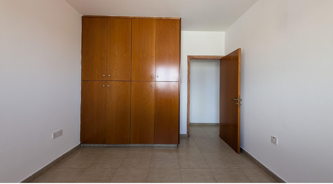 THREE(3) BEDROOM APARTMENT IN DERYNEIA