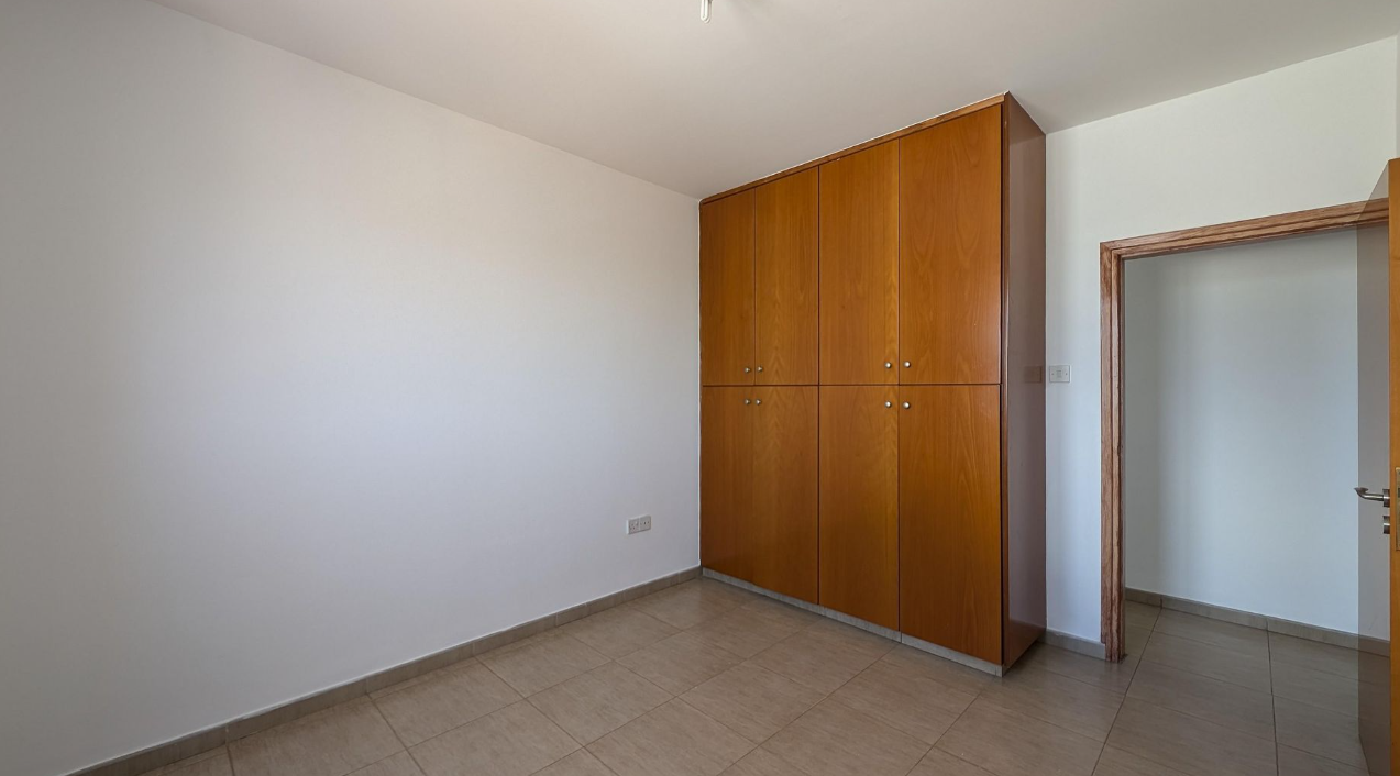 THREE(3) BEDROOM APARTMENT IN DERYNEIA