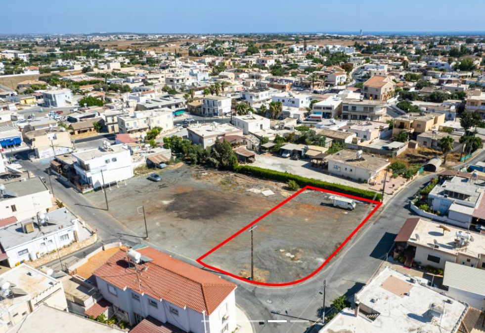 COMMERCIAL PLOT IN FRENAROS 