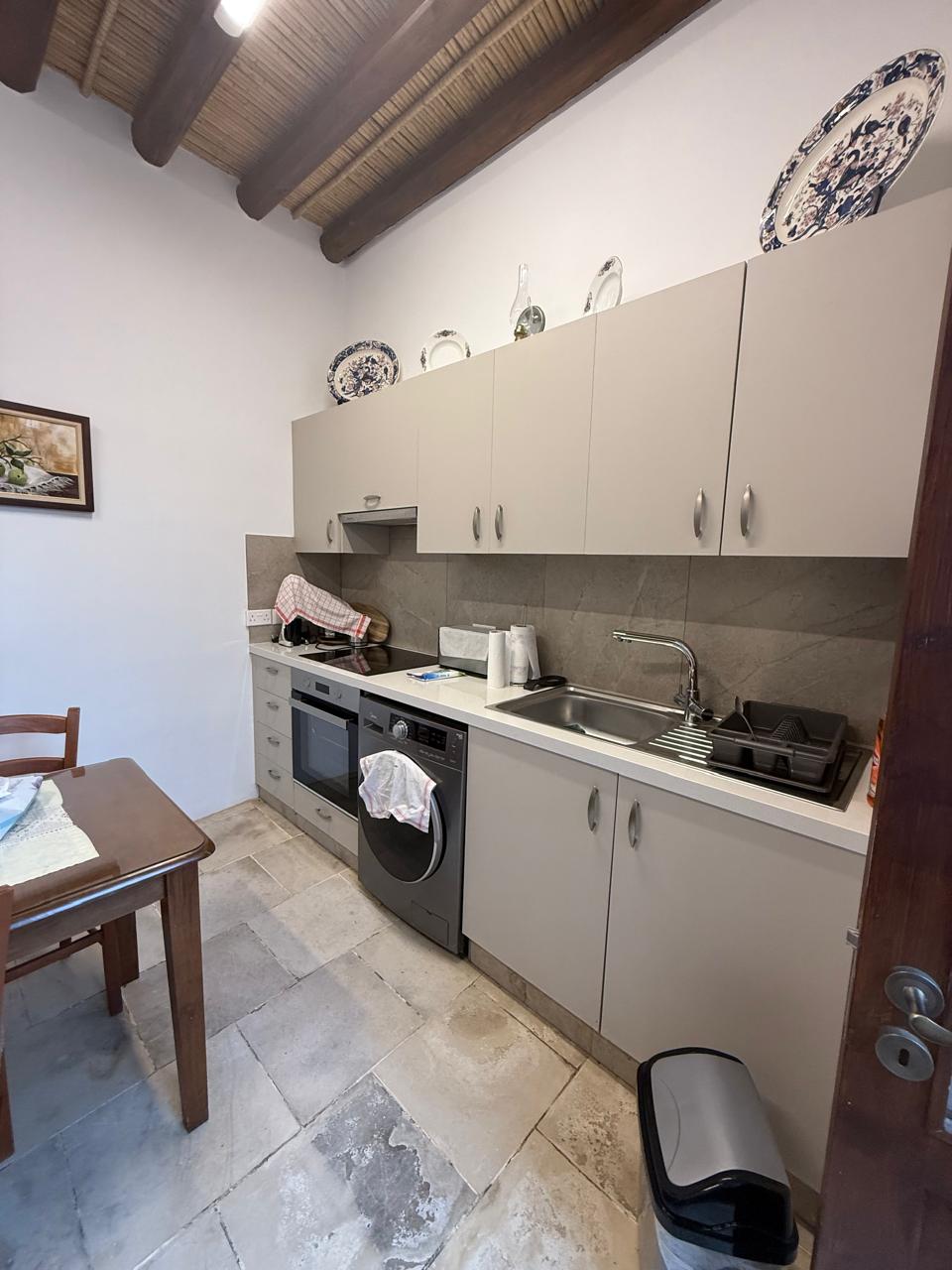 TREE(3)BEDROOM HOUSE FOR RENT IN KATO DRYS