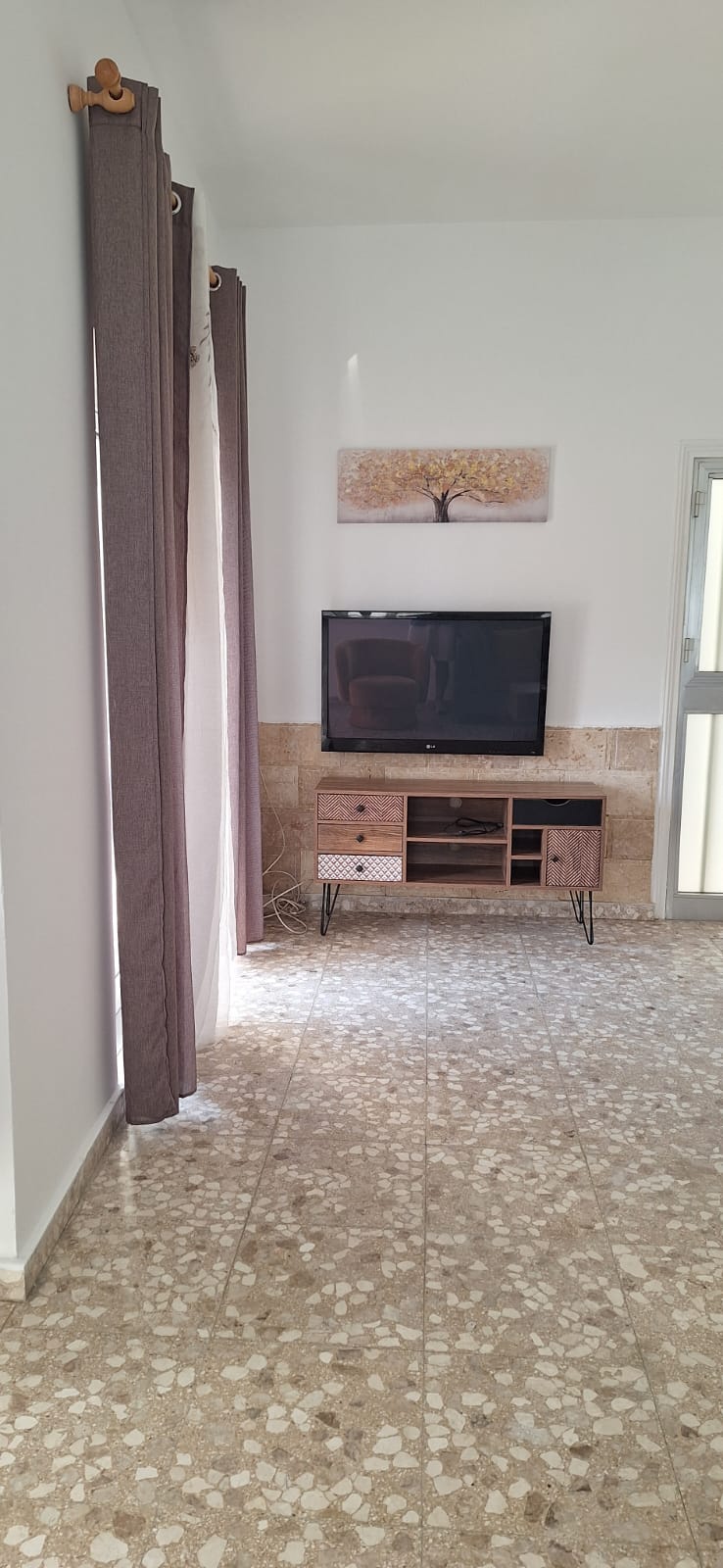 TREE(3)BERDOOM FOR RENT IN LARNACA