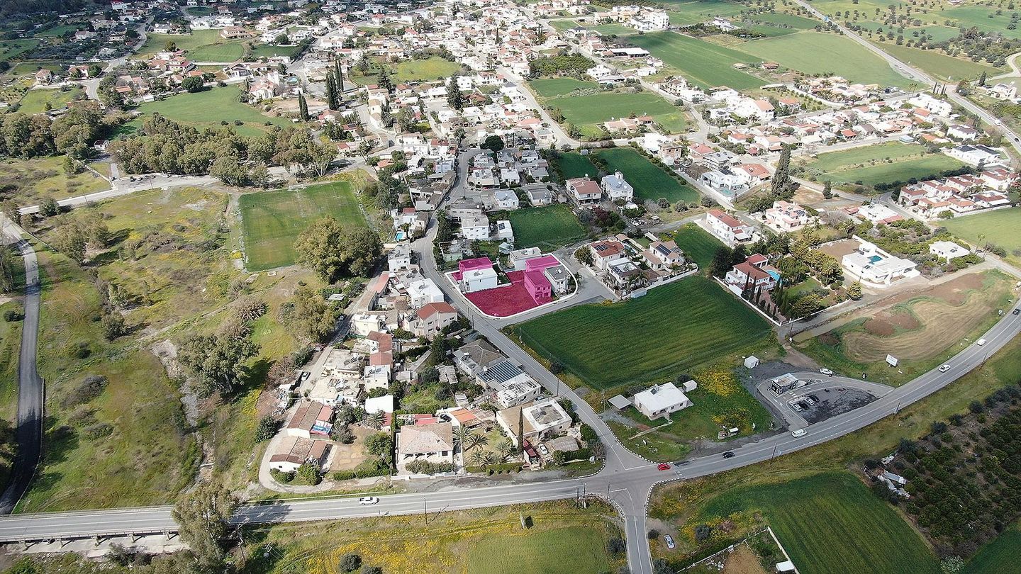 RESIDENTIAL OPPORTUNITY DEVELOPMENT FOR SALE IN NICOSIA-NISOU