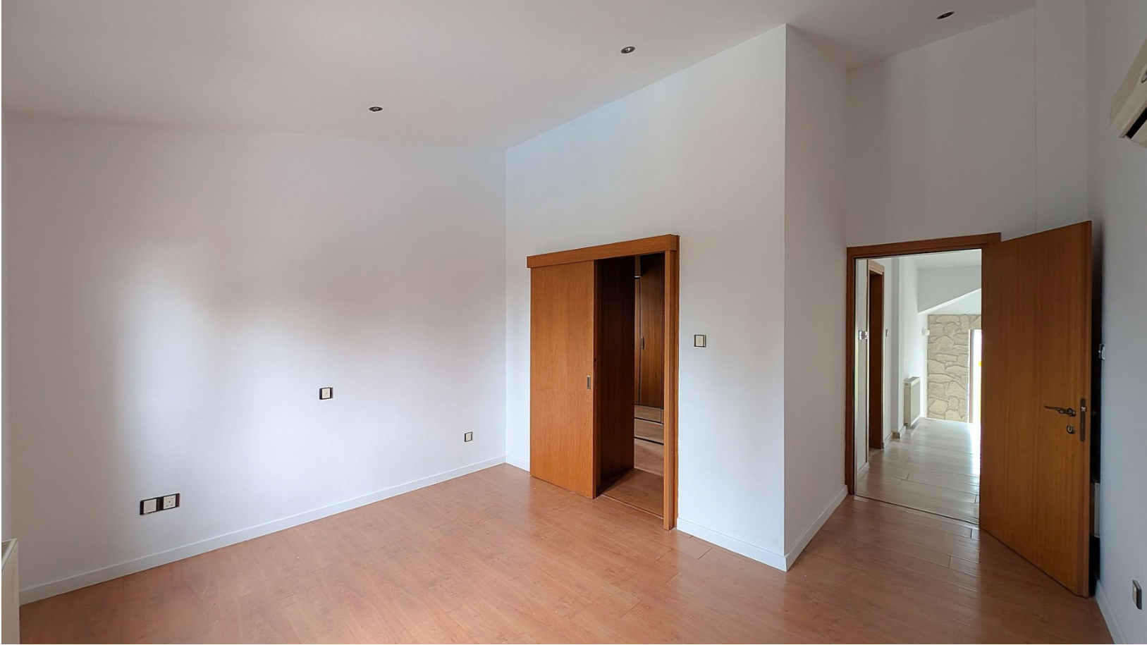 LUXURY HOUSE FOR SALE IN NICOSIA-LATSIA