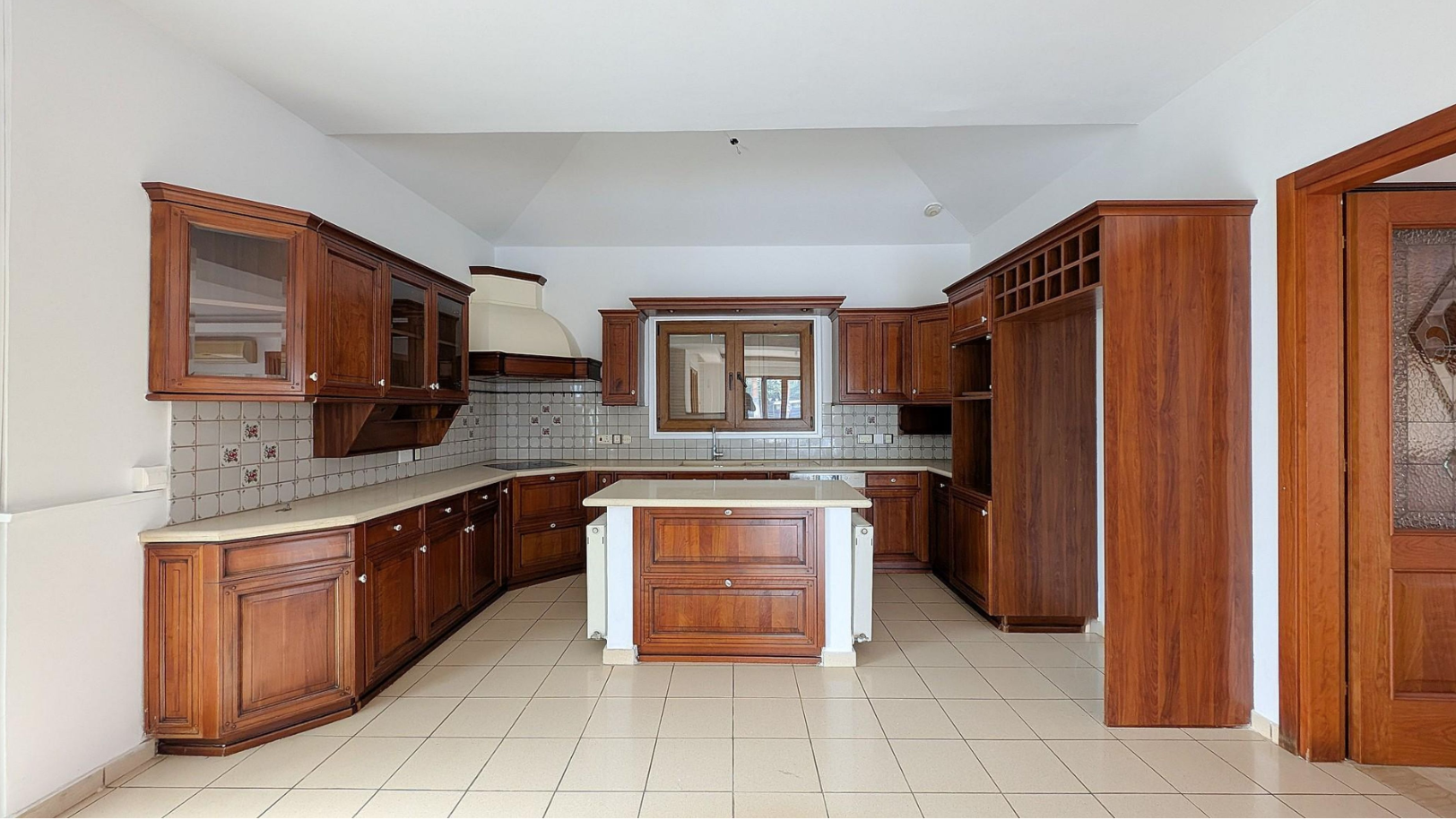 LUXURY HOUSE FOR SALE IN NICOSIA-LATSIA