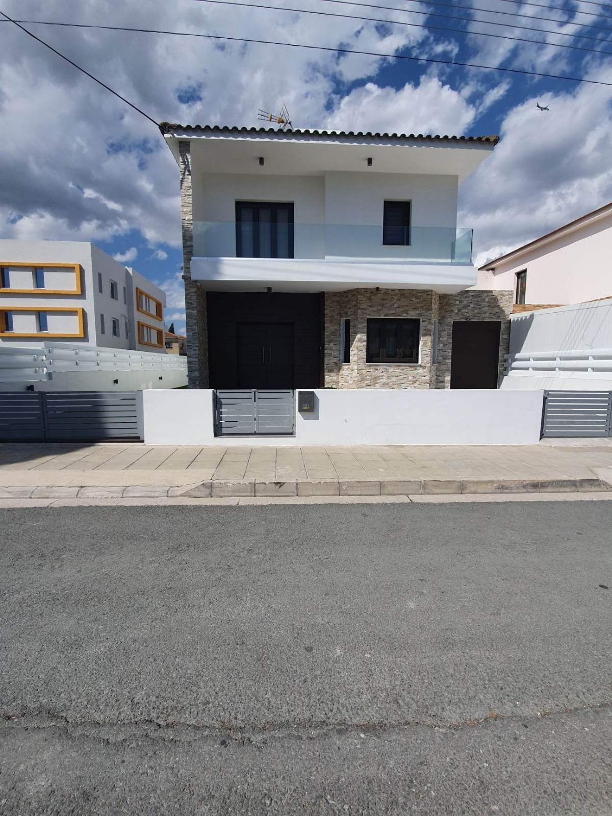 THREE BEDROOM HOUSE IN LIVADIA - LARNAKA