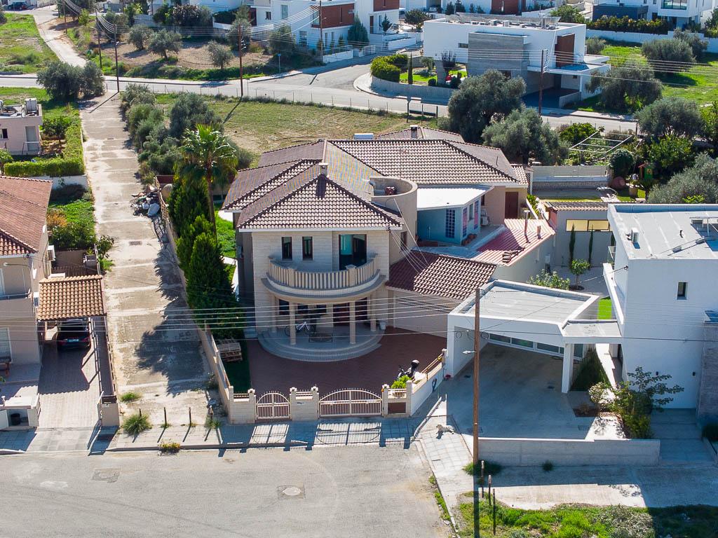 FIVE BEDROOM HOUSE FOR SALE IN NICOSIA-LATSIA