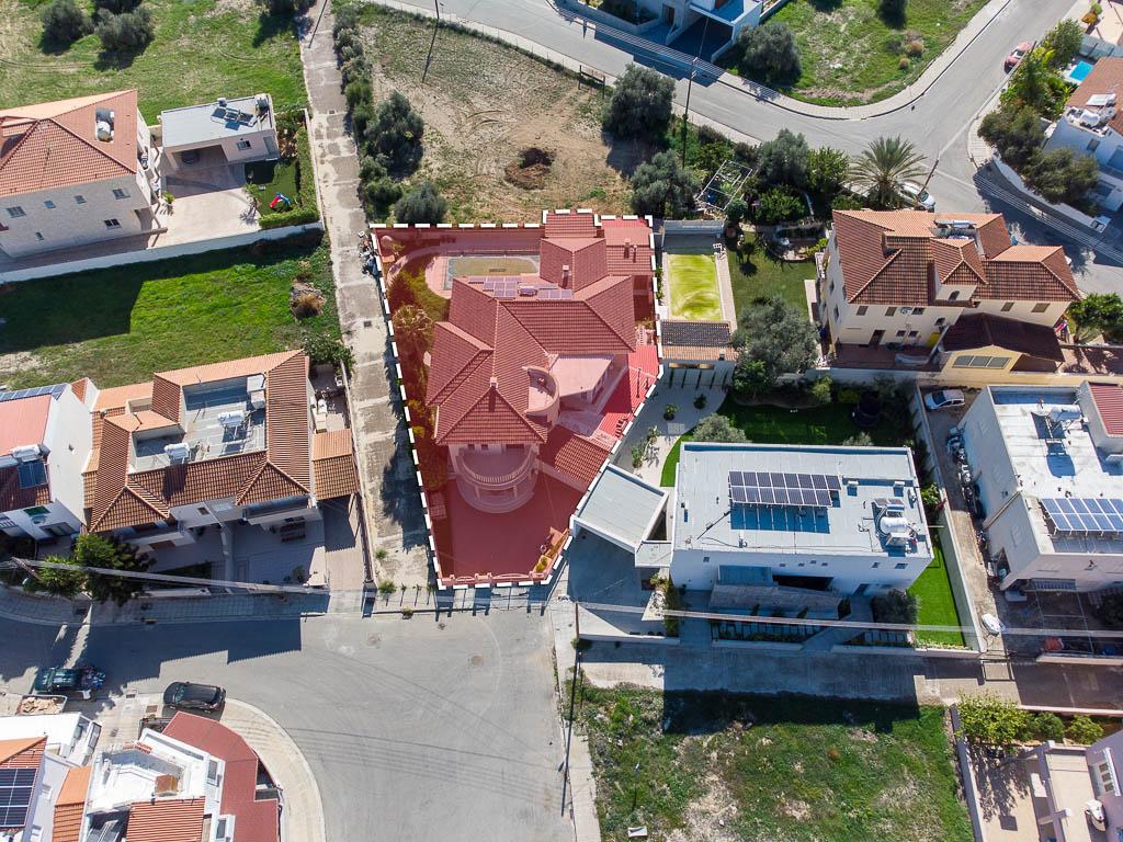 FIVE BEDROOM HOUSE FOR SALE IN NICOSIA-LATSIA