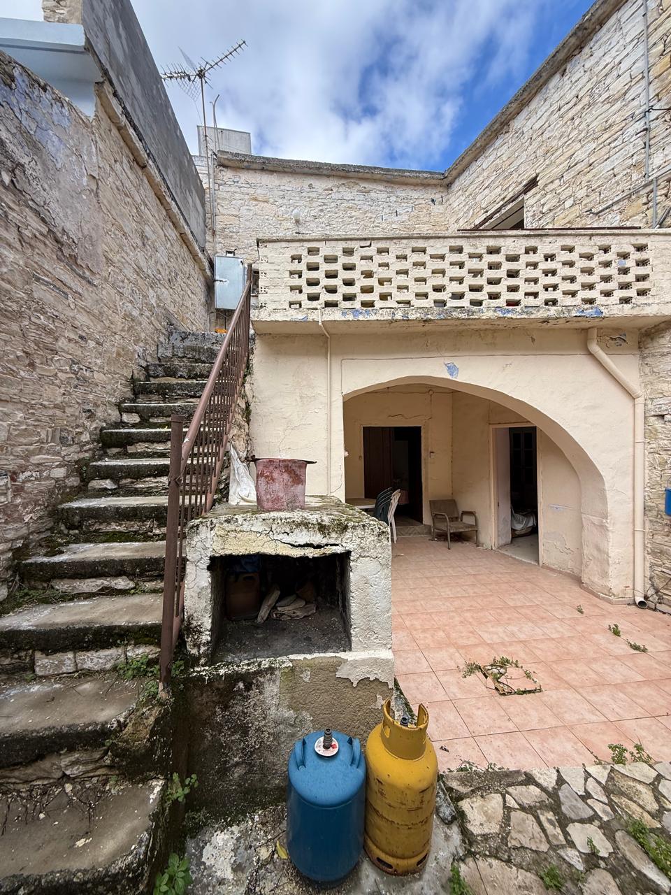 TRADITIONAL STONE HOUSE FOR SALE IN LEFKARA