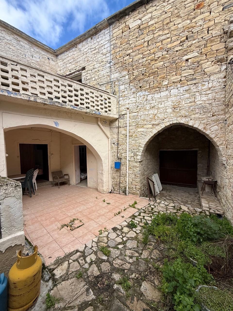 TRADITIONAL STONE HOUSE FOR SALE IN LEFKARA
