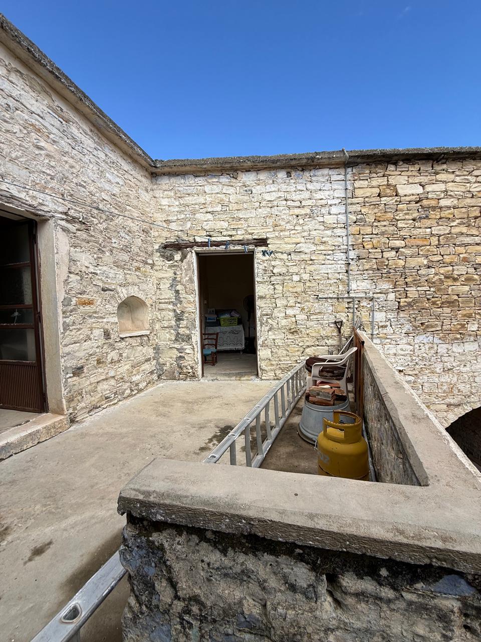 TRADITIONAL STONE HOUSE FOR SALE IN LEFKARA